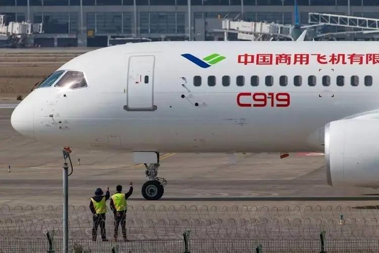 熱切慶祝深圳耀天齊研發(fā)的全國(guó)首套C919&A320機(jī)頭塢和機(jī)翼工作平臺(tái)順利交付成都航空